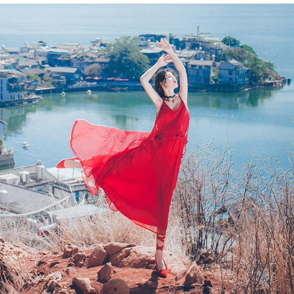 败家老婆，夏天去海边这样穿，身材前凸后翘，看完根本挪不开眼