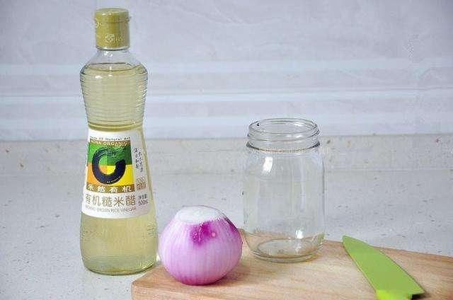 56岁像26岁?家家都有的“它”，每天晚上抹一抹，祛斑美白又祛皱