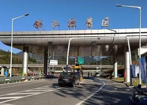 车主们注意了！高速公路收费全面调整，司机：幸福来的太突然！