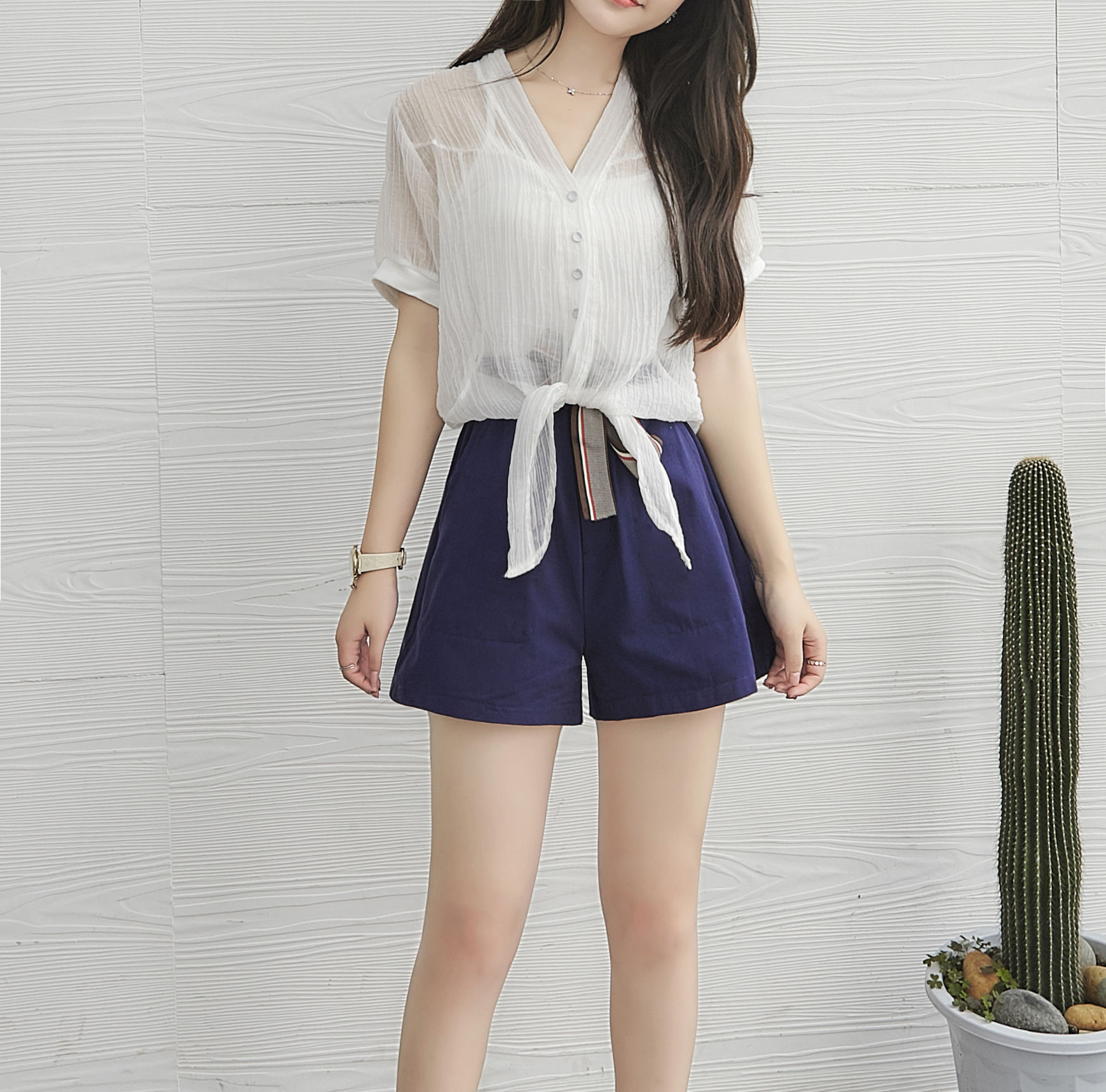 四十岁女人穿衣服要注意，时尚精致的短裤套装，摆脱老气优雅减龄