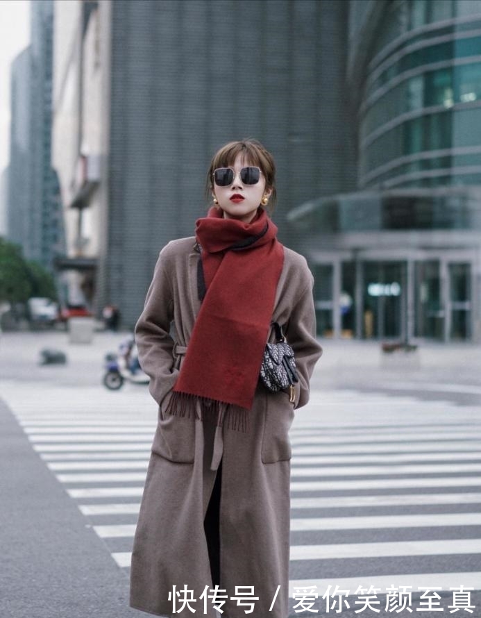  『气质』真正有品位的女人，都喜欢用大衣凸显优雅气质，时髦高级有女人味