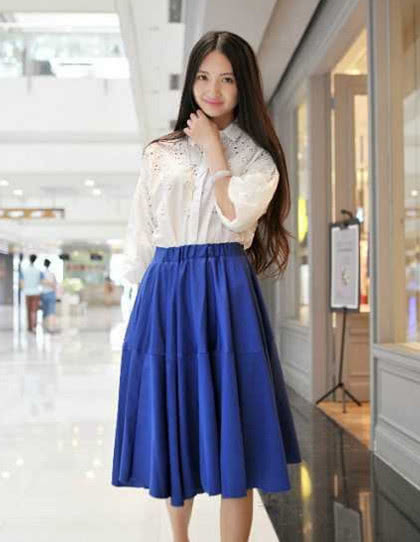 街拍：腿长个高青春的小姐姐，搭配上清新帅气造型很好看！