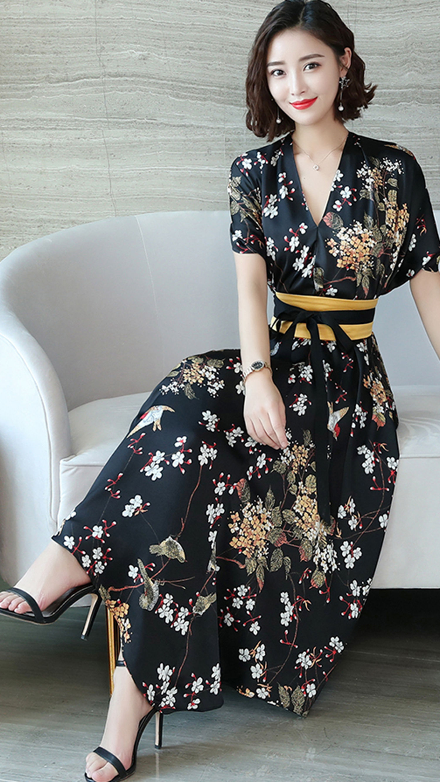 夏季新款时尚印花连衣裙，高腰v领大摆裙，时尚优雅女神范