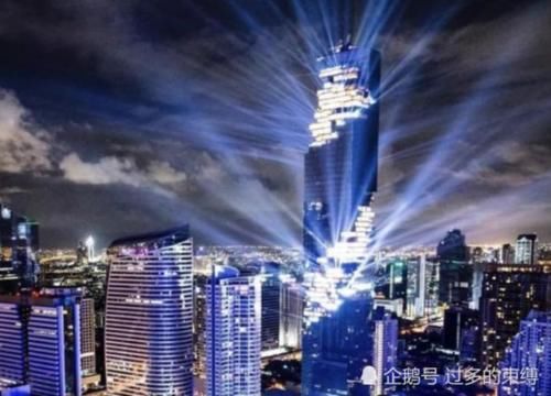 泰国花46亿建的“马赛克楼”被吐槽丑，设计师：晚上再来看！