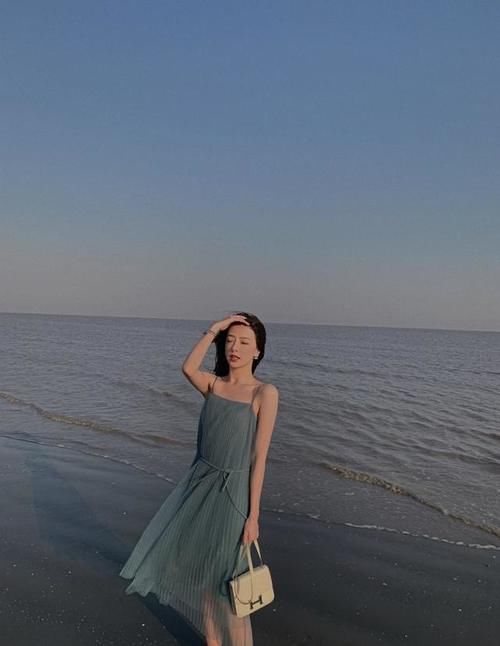  『喜欢』如果你喜欢穿连衣裙，春天就选这几款，穿好了你也是优雅女神