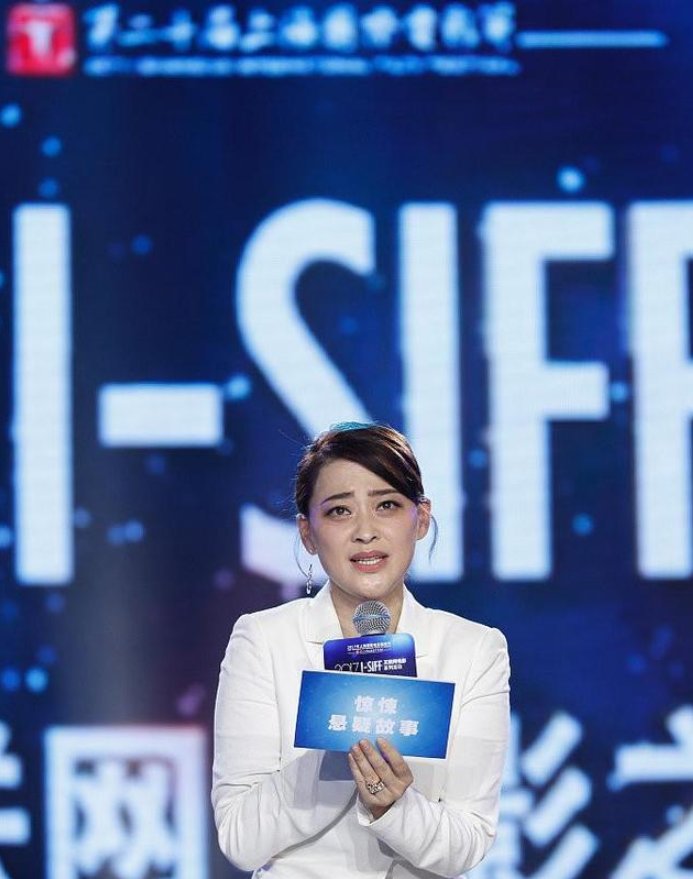 42岁梅婷和35岁范冰冰同穿西装裙，真是没有对比就没有伤害啊!