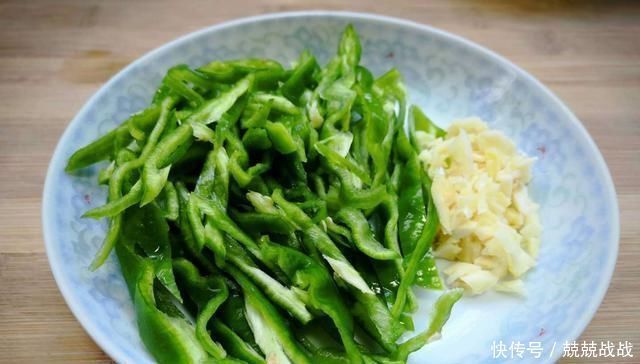 『营养』宁可不吃肉,也要给孩子吃这菜,一周吃2次,强筋骨补脑力又营养
