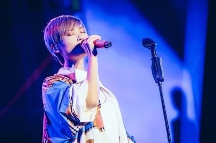 李宇春险遭强吻，明日之子发文道歉，网友：这是炒作的阴谋吗？