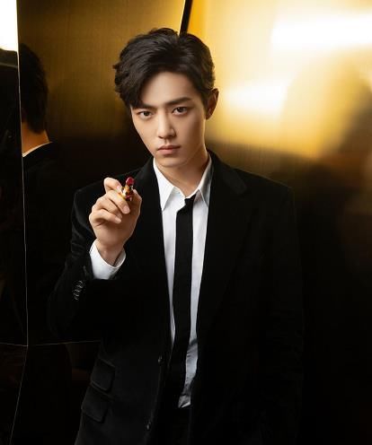  #评价则#李汶翰代言口红，肖战代言雅思兰黛，男星代言彩妆也挺好