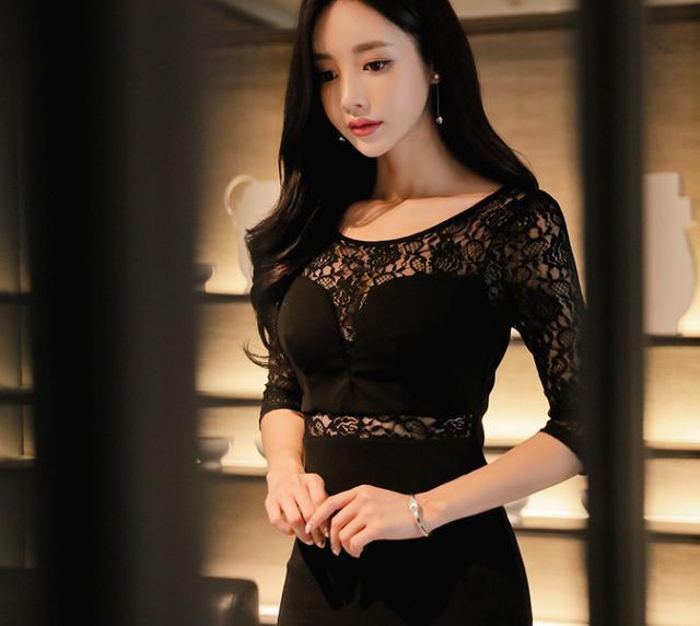 孙允珠穿黑色蕾丝裙，肉色丝袜光滑细腻不容错过!