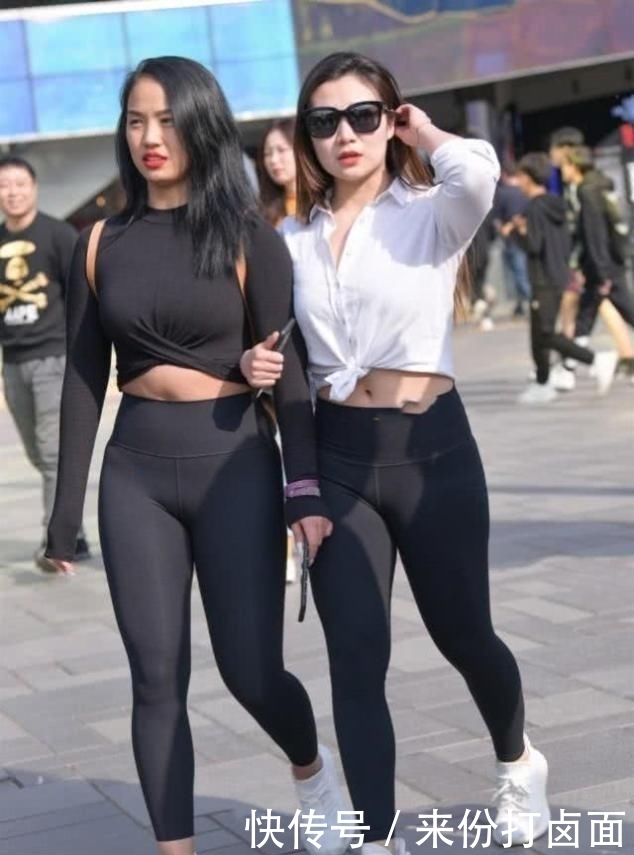  「美女」清爽的波点裙外搭帅气的西装，简单大方照样能穿出潮范！