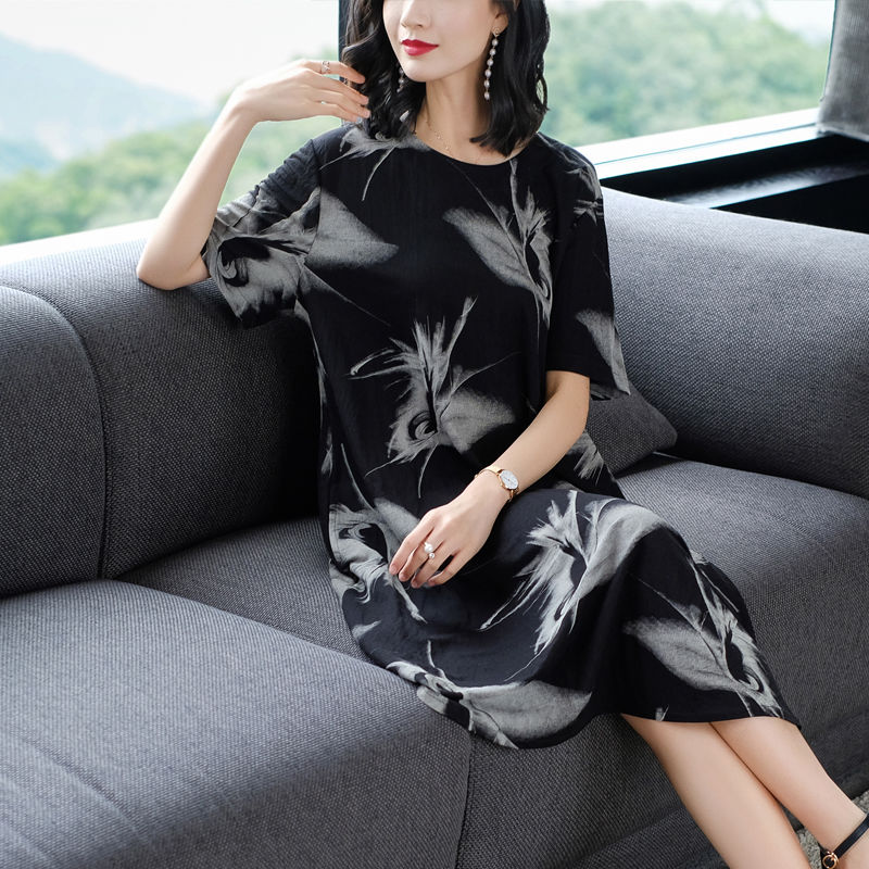 偷偷告诉你，下面的连衣裙穿在妈妈身上多么高贵雅致，年轻的不行