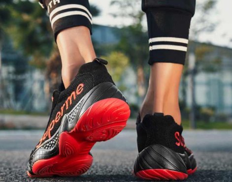 闷脚的皮鞋别买了，真的不适合你!新款运动鞋来袭，时尚又洋气