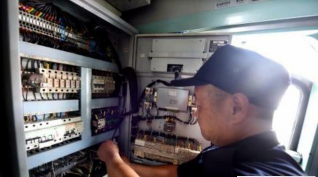  「列车」列车上明明有无线网络，却为何会用不了？乘务员无意透