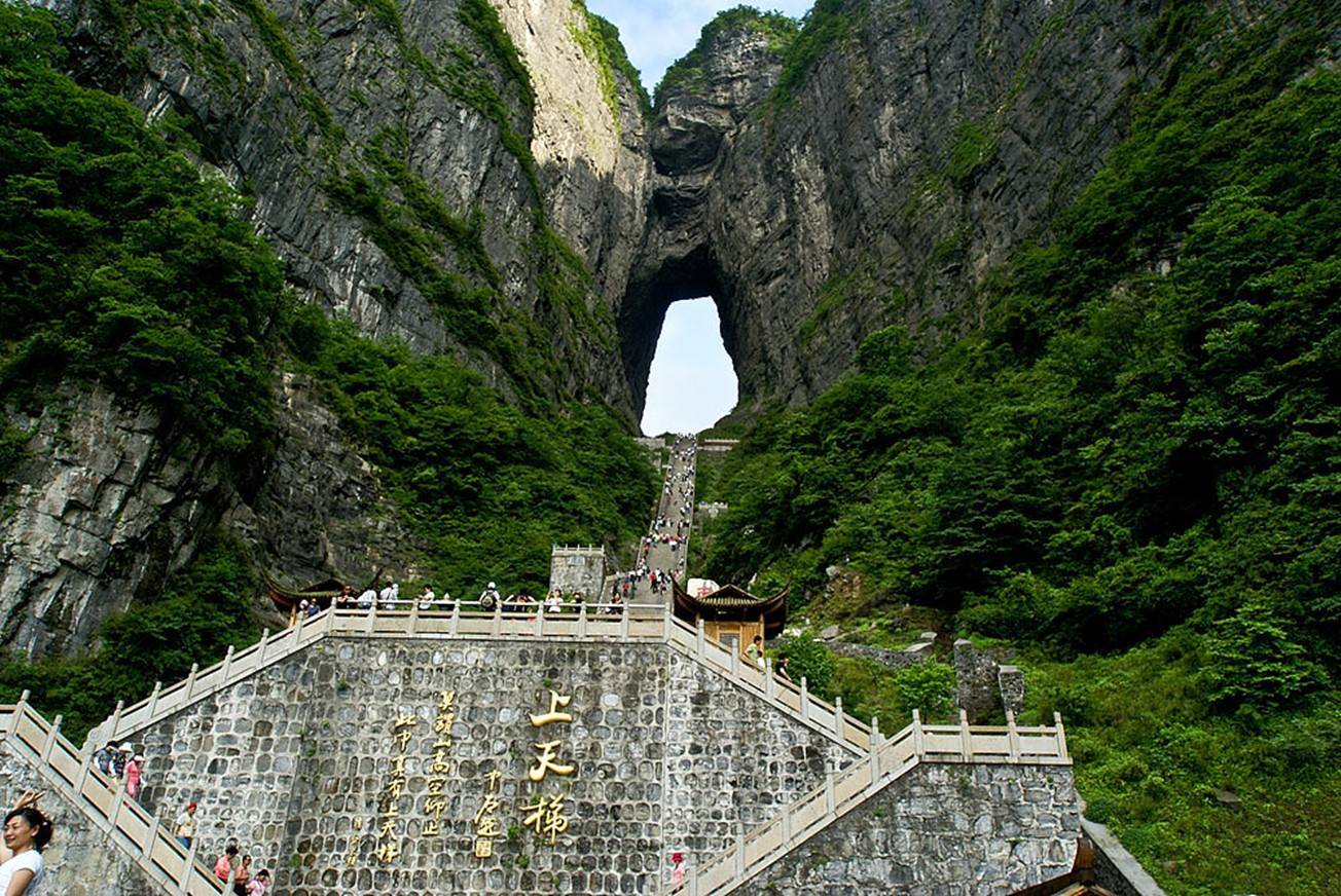 中国“改名”最成功的2个城市：曾是不起眼小城，现在全球闻名