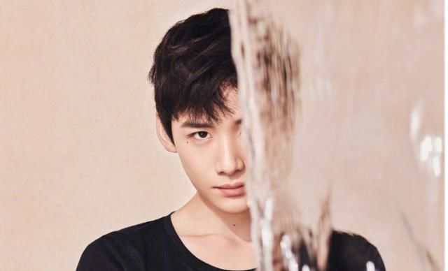 白敬亭这次终于不是和鞋子上热搜了，但是工作室很快辟谣，假的