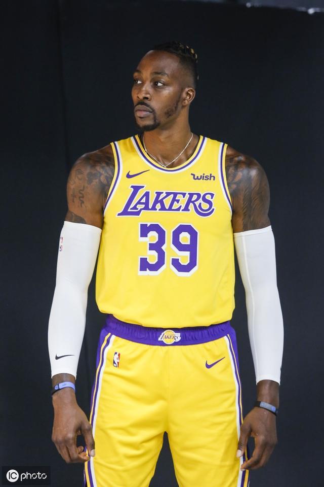 詹皇35岁生日邀浓眉