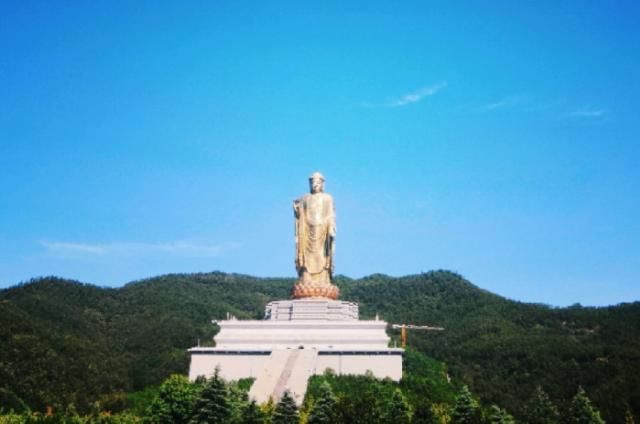 世界上最高的佛像：斥资12亿元，耗费216斤黄金打造，就在我国！