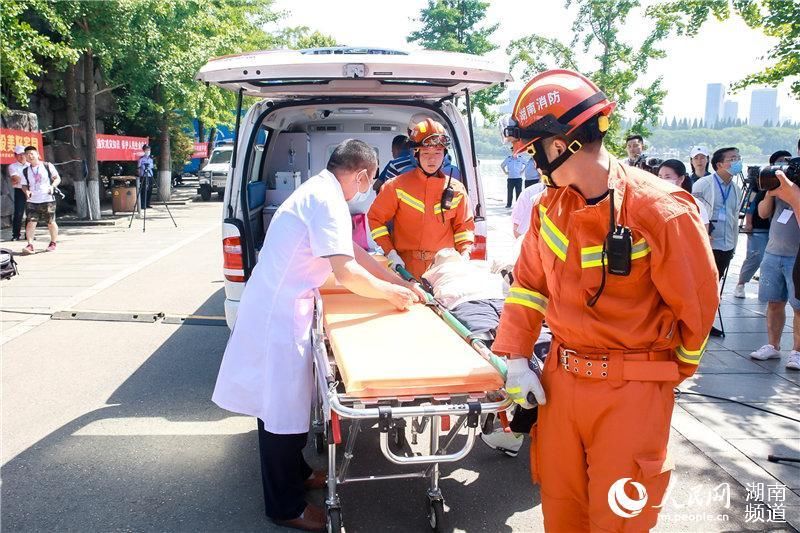  无人机■无人机冲锋舟齐上阵 湖南启动防灾减灾日集中宣传活动