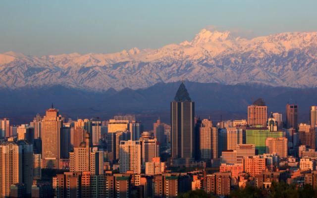  【土城】乌鲁木齐：世界上距离海洋最远的城市，从小土城到中亚最繁华城市