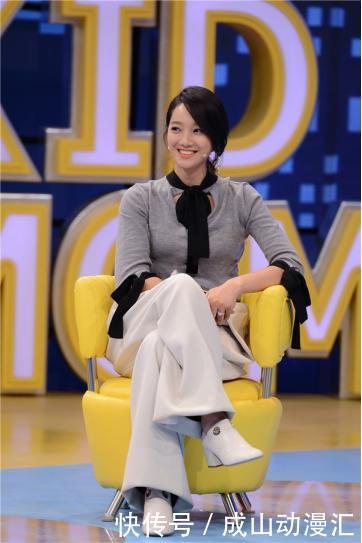 朱丹快胖成李湘了，身材完全走样，腿部粗的很明显！