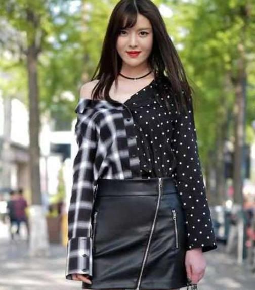 三亚街拍:好身材就是任性,紧身衣的美少妇,好身材一览无余!