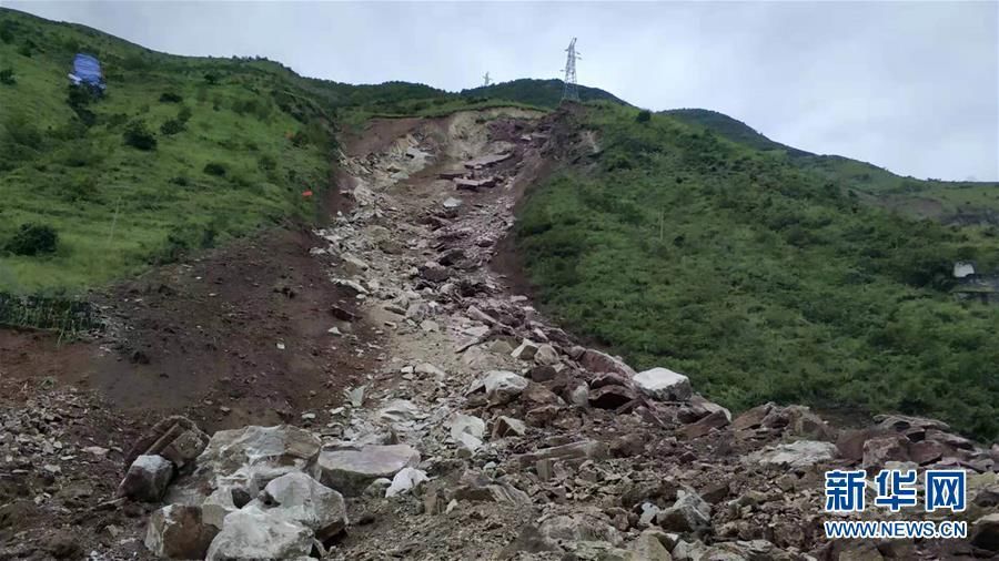 成昆铁路突发数万方岩体崩塌 有抢险人员失联