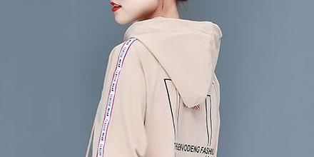 连衣裙过时了!学下图这样穿,秋装套装,50岁妈妈嫩美的像30