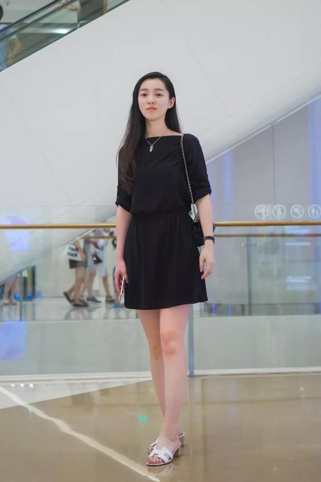 国内街拍 学会热裤如何搭配 让你瞬间变身长腿美女 露出你的热情