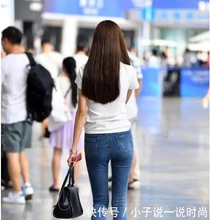 气质小姐姐紧身裤尽显完美身材,隔着屏幕都是女人味