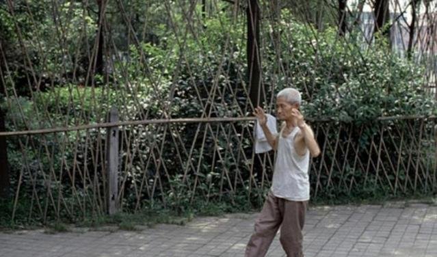 老照片80年代成都市民的生活，两个字安逸