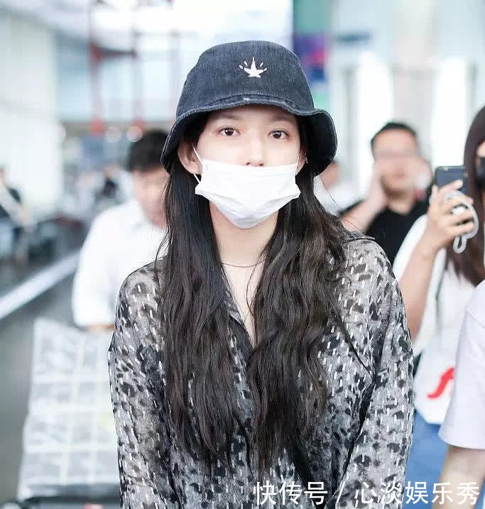 女星秀“美腿”,程潇呆萌,王子文“穿裙子”,戚薇最美!