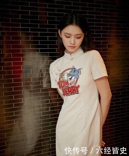  「竟然」太平鸟竟然和花木兰联名了，中国风旗袍又美又飒，这也太好看了！