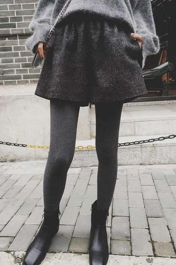 肤白貌美的打底裤小姐姐，身姿曼妙，韵味十足！