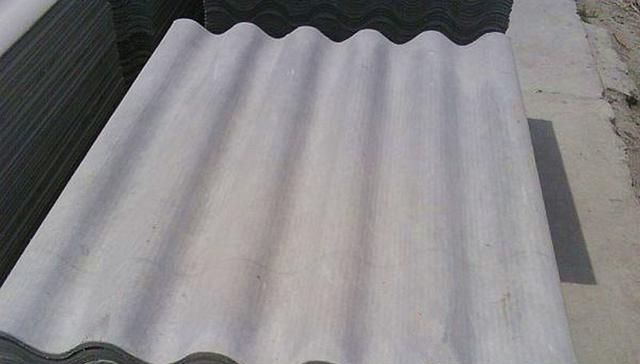  房子|农村还有人敢用石棉瓦做屋顶？看到它藏在里面，才知道危害