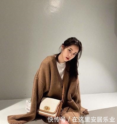 「春夏」适合春夏的白T搭配示范,经典百搭不过时,解锁万能穿搭!