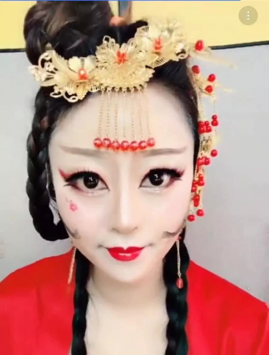 “亚洲四大邪术”之一,48岁食堂大妈秒变萌妹,网友:“换头”了吗?