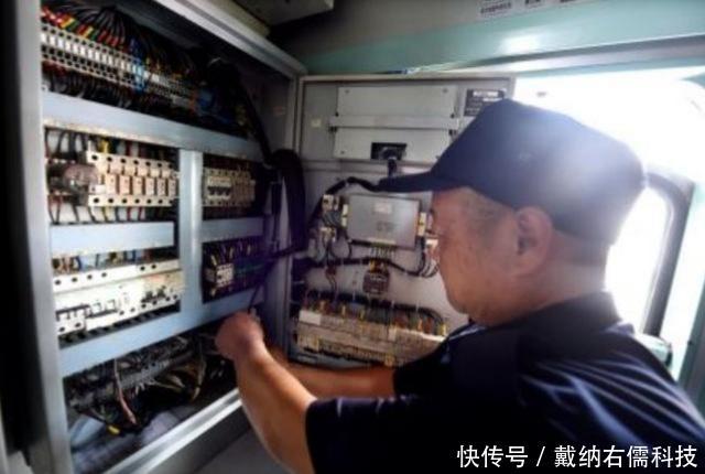  「列车」为什么连上了列车里的WIFI，却不能用乘务员不小心道出