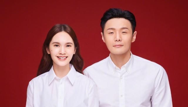 杨丞琳承认与李荣浩领证结婚,晒出结婚证的同
