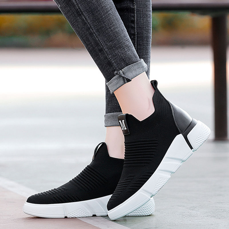 还在穿高跟鞋?新上市“袜子鞋”，比小白鞋舒适，街头感十足