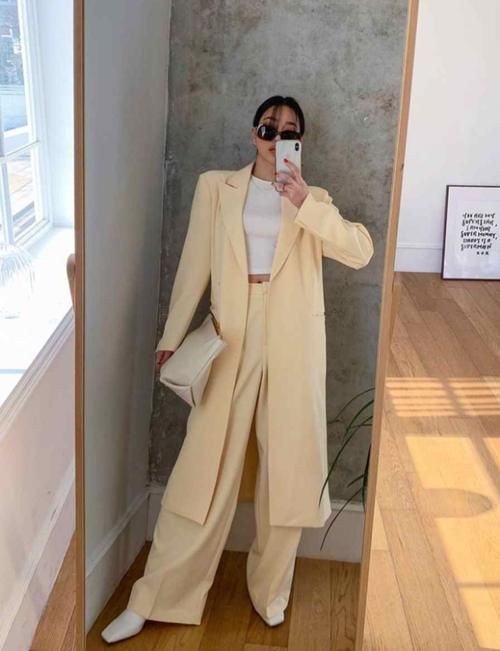 包包的样式:15款比纪梵希潮的包,聪明的人选择配这3种穿搭