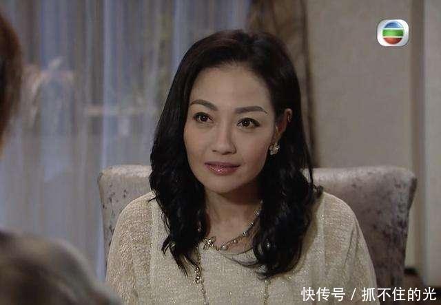 『杨玉梅』选美被偷内衣裤,险遭硬上弓,55岁历经风雨变千万富婆,却仍单身