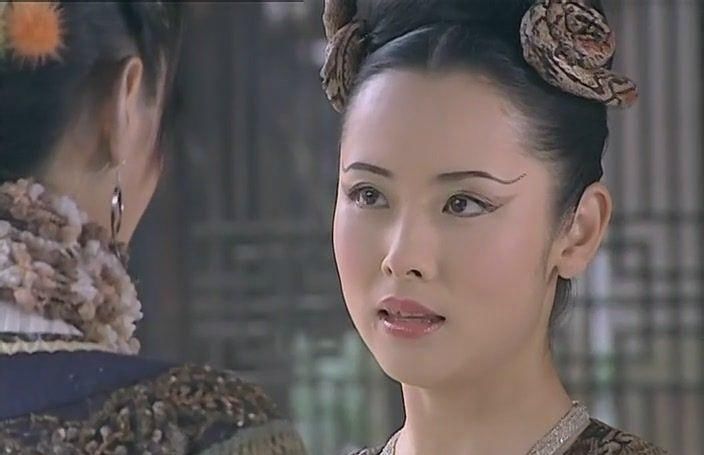  『偷懒』发饰就能让人一眼看穿身份的蛇妖, 杨明娜的造型师太偷懒了