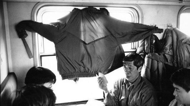  [回忆]这一组绿皮火车的老照片，承载了我们太多太多的回忆