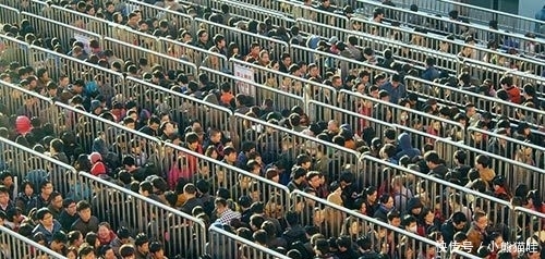 世界上最臃肿的住宅区，一天流动数十万人，这里的住户回家要排队