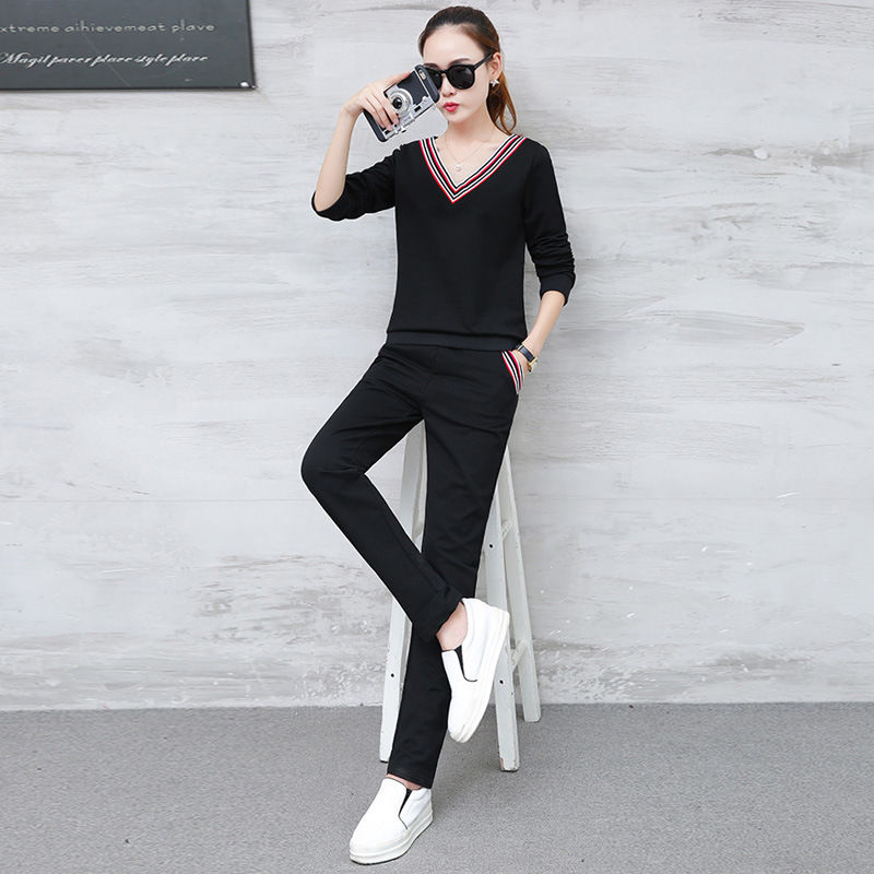 衣服买得多不如买得精，今年最美的毛衣+打底裤，你必须要穿