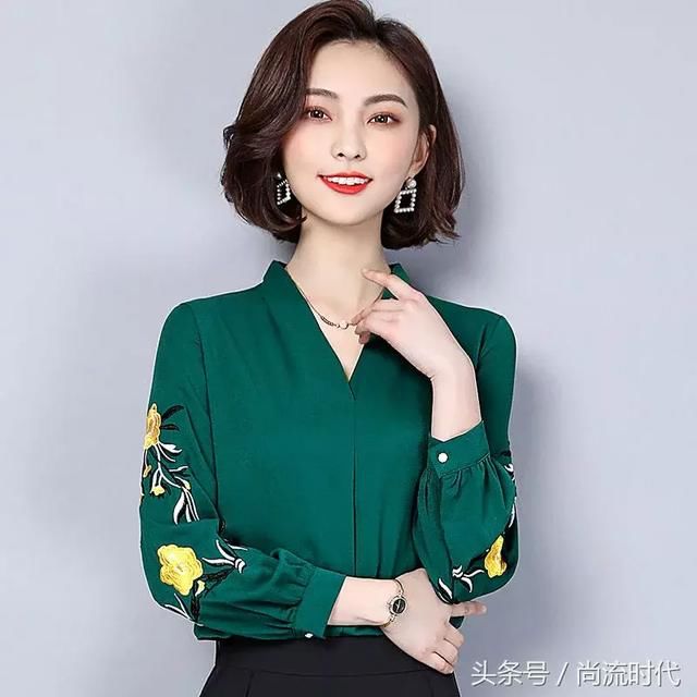 裙子扔了吧，烂大街！今秋妈妈换上小衫+打底裤，美的看不出