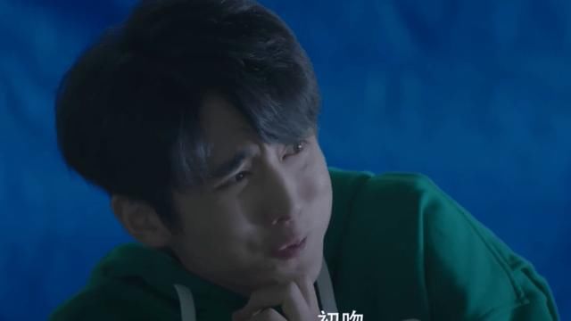  『初吻』《冰糖炖雪梨》吻戏有两场，黎语冰做春梦回味初吻，加了超强滤镜