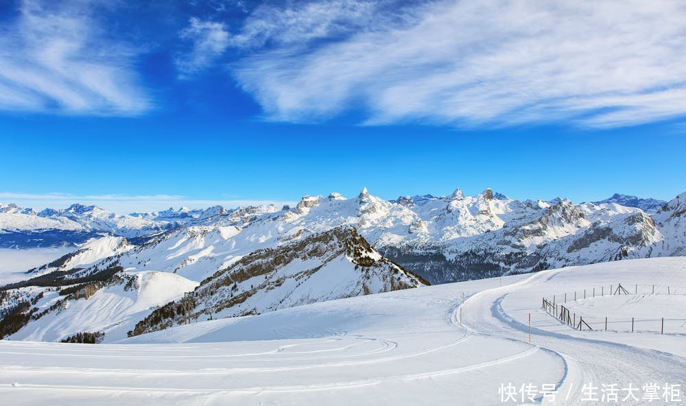 雪景中明明看到纯白的雪，为什么拍出来不够白了？拍摄白雪的要诀