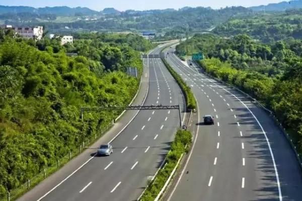  「我国」我国最能“圈钱”的高速，一年罚款2500万元，老司机几